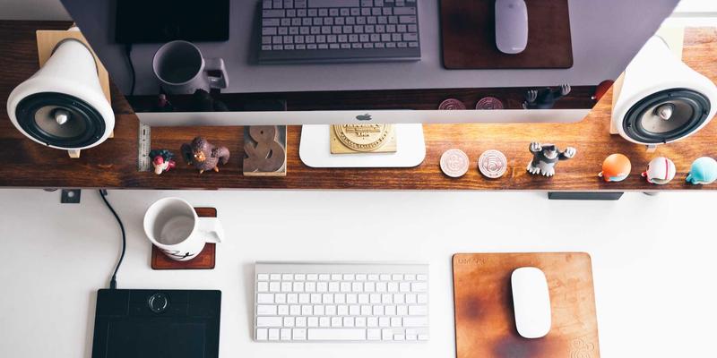 99小工具应用：赛博朋克美学与智能设备的未来融合