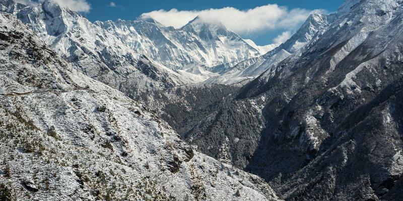 如何利用99小工具进行社交媒体情绪分析，提升数码配件与创意数码产品的品牌声誉